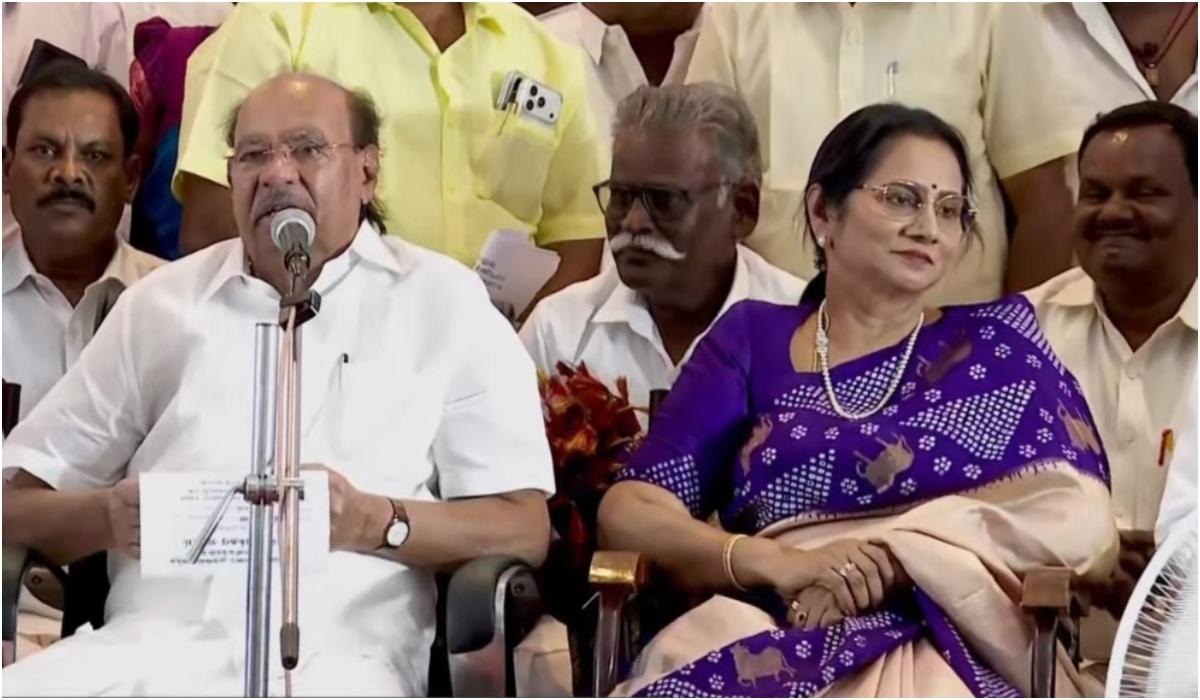 "எனக்குப் பாதுகாப்பாக இருப்பார்": பாமக செயல் தலைவராக மகள் காந்திமதியை நியமித்தார் ராமதாஸ்!